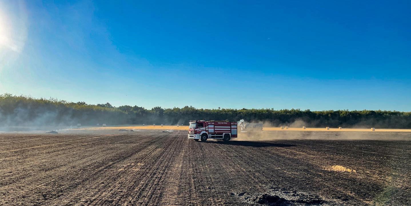 Incendio Rescaldina Brucia Un Campo In Fiamme Un Migliaio Di Metri