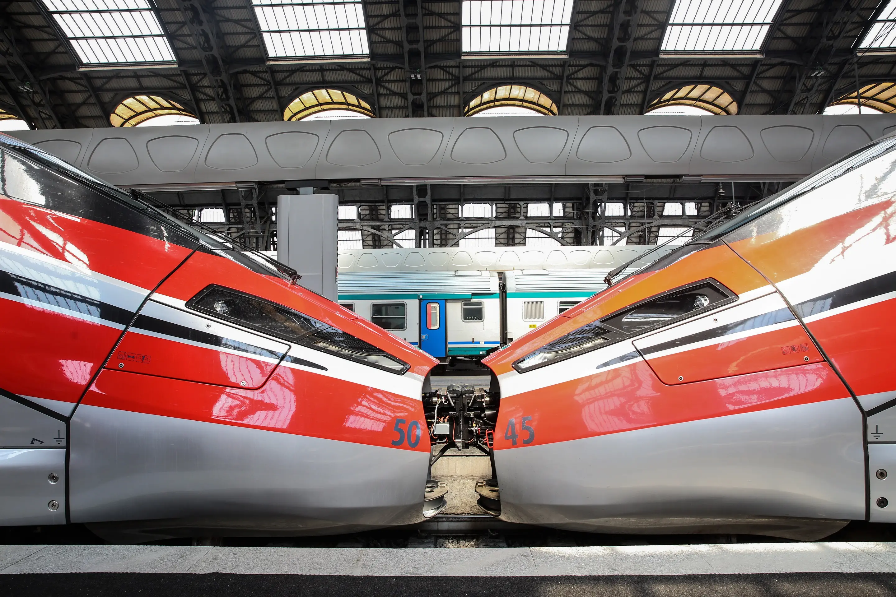 Frecciarossa notturno tra Milano e Calabria torna per Ponte Ognissanti e Immacolata