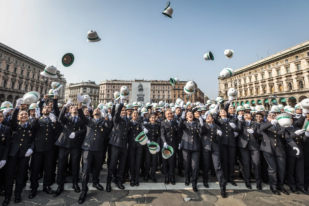 La festa della polizia locale in piazza Duomo a Milano