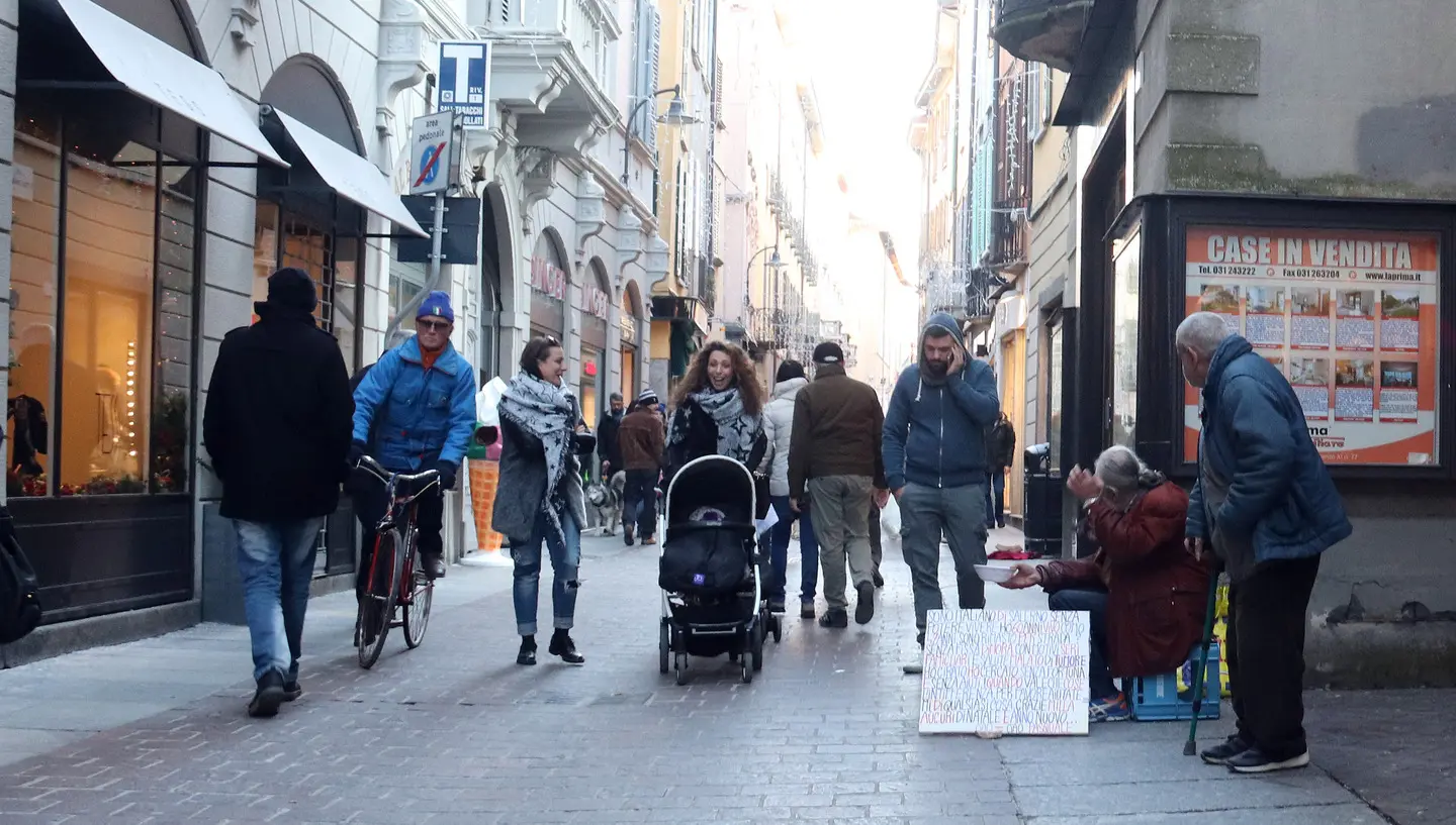 Como, "niente latte caldo ai clochard". I volontari si ribellano all'ordine del sindaco