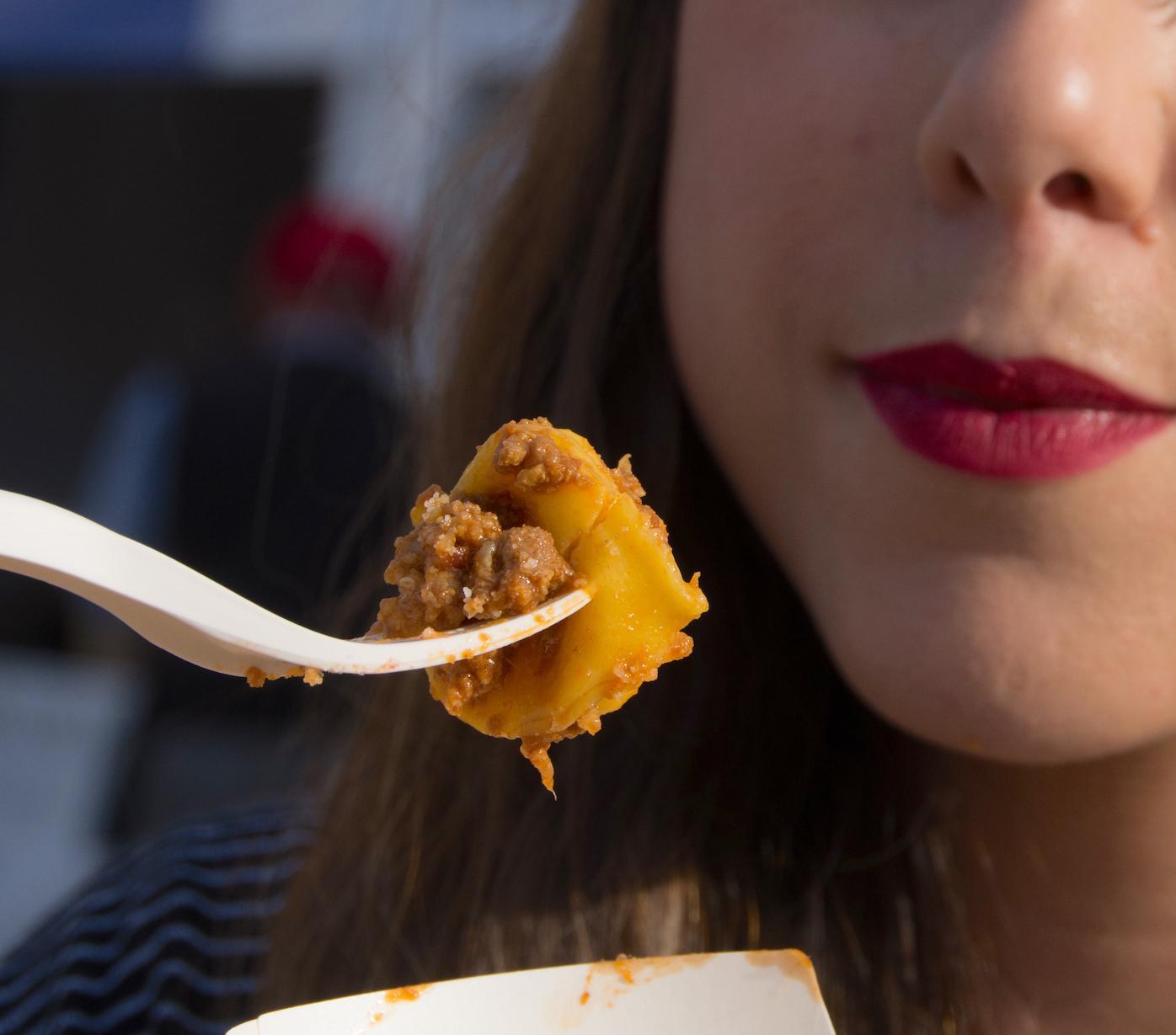 Mangiavano A Sbafo Caccia A Due Ragazze In Fuga Dai Ristoranti