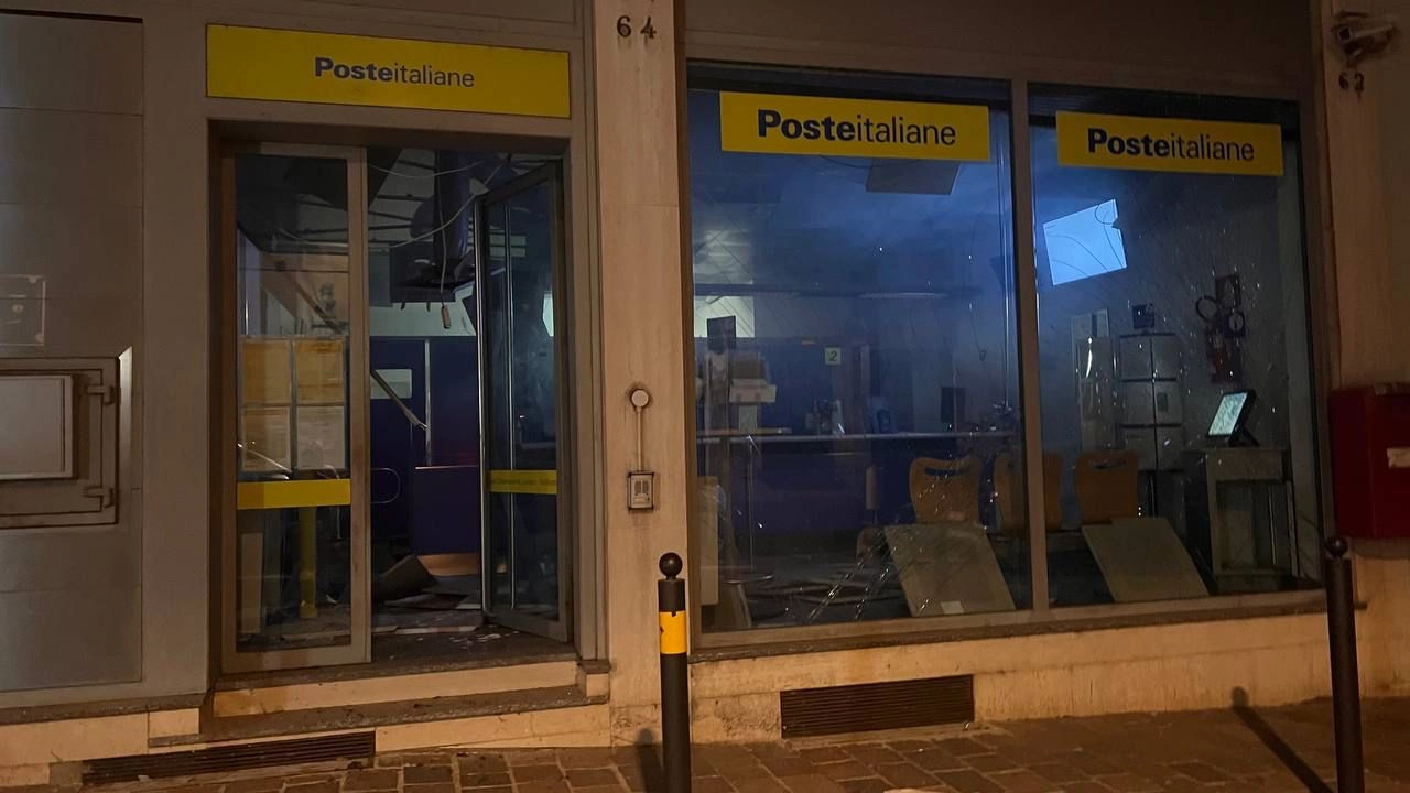 L'ufficio postale di San Colombano danneggiato dall'esplosione