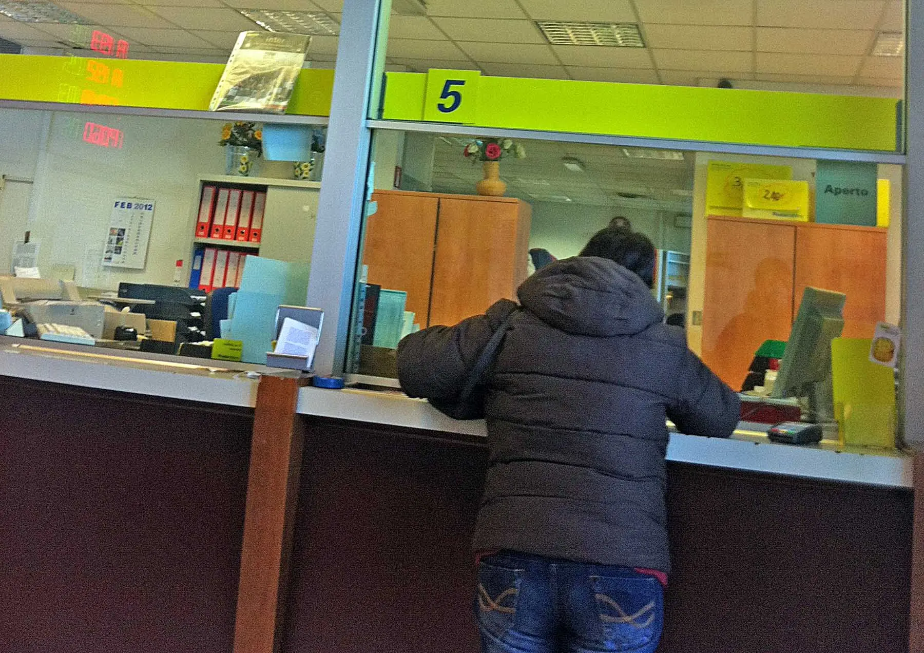 Lodi, a San Bernardo per ore in fila fuori dalle Poste