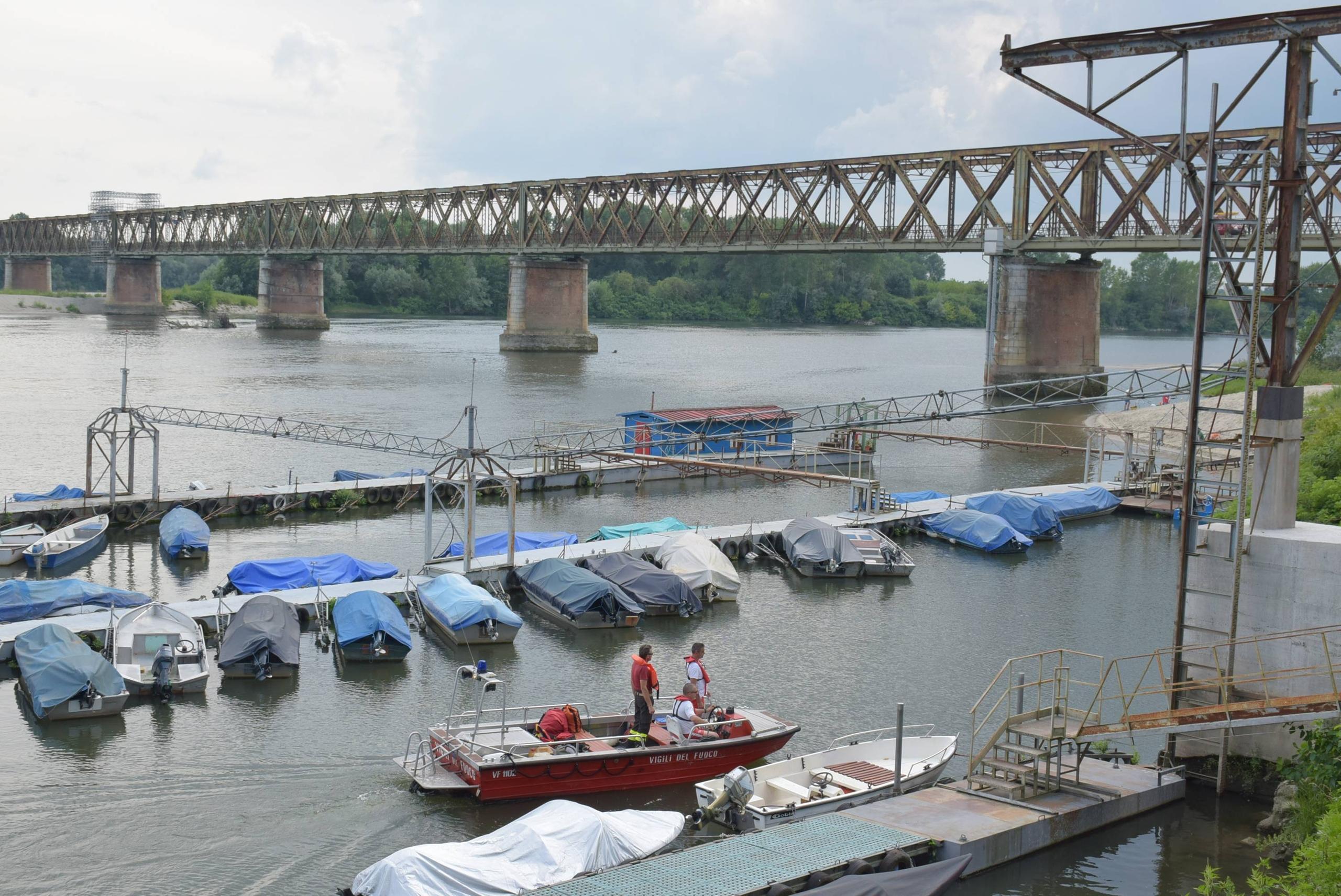 Sindaci E Imprenditori In Marcia Chiuso Il Ponte Della Becca