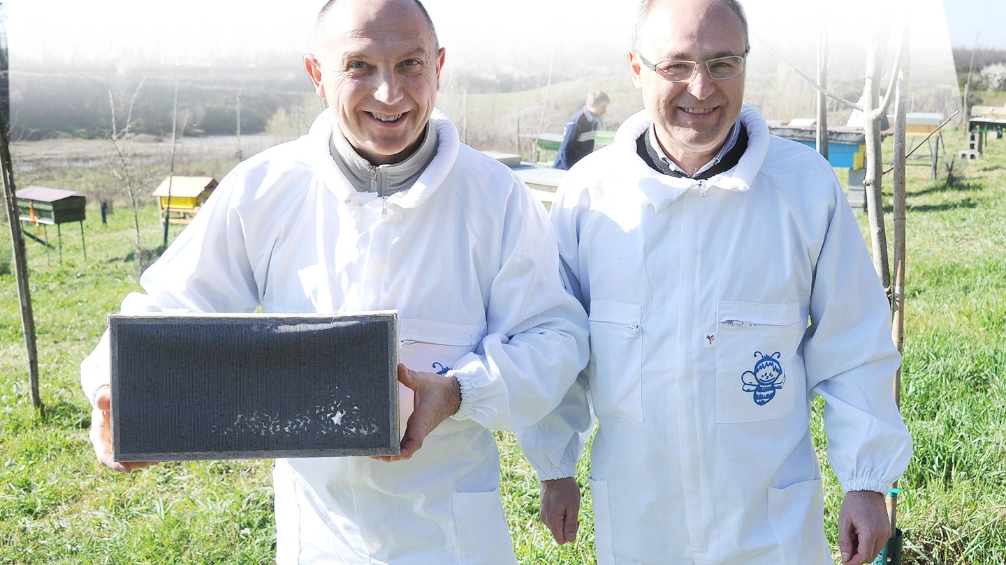 Il sindaco  di Casorezzo Pierluca Oldani  (a destra) e l’assessore  Gian Maurizio Gatti (Sally)