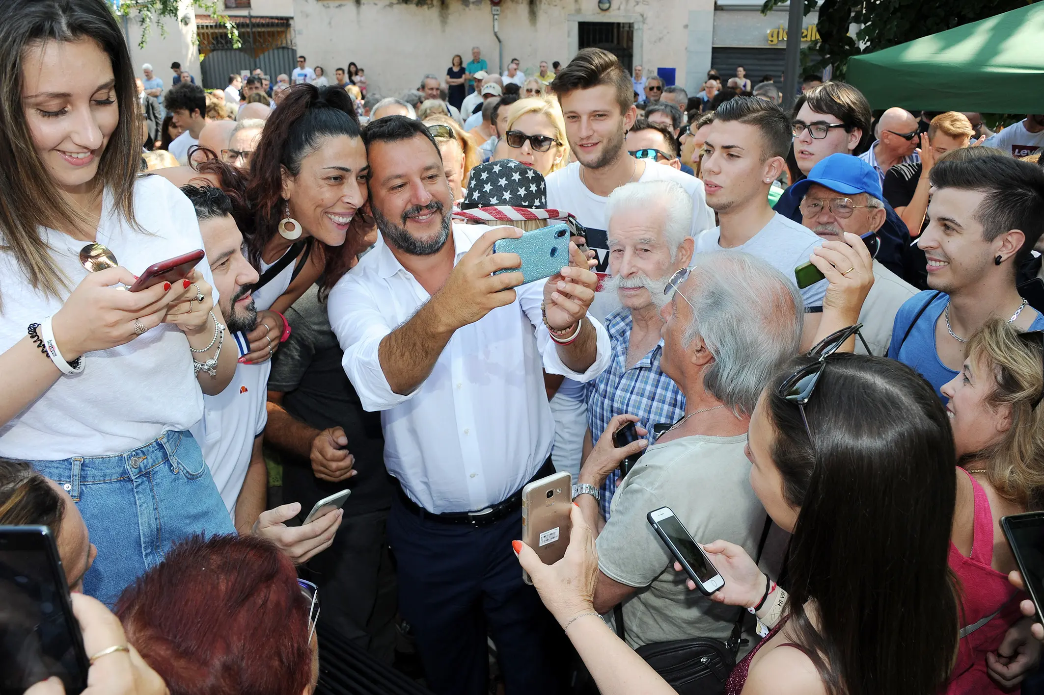 Bagno di folla per Matteo Salvini a Nerviano / FOTO