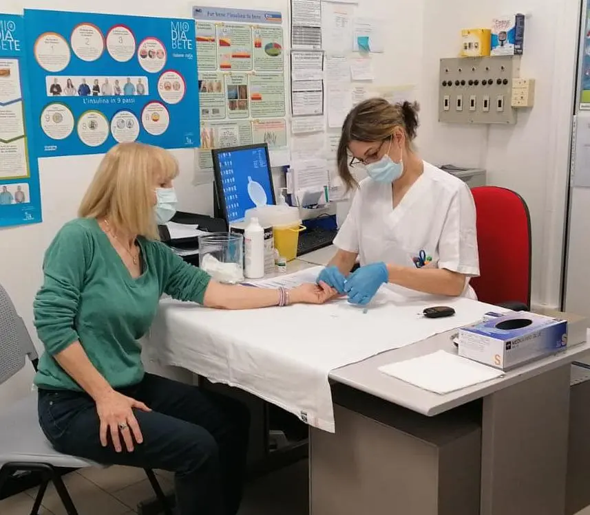 Cittadini in fila per i controlli anti-diabete