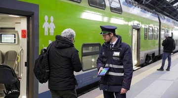 Trenord, il prezzo di biglietti e abbonamenti aumenta del 4%: ecco le nuove tariffe