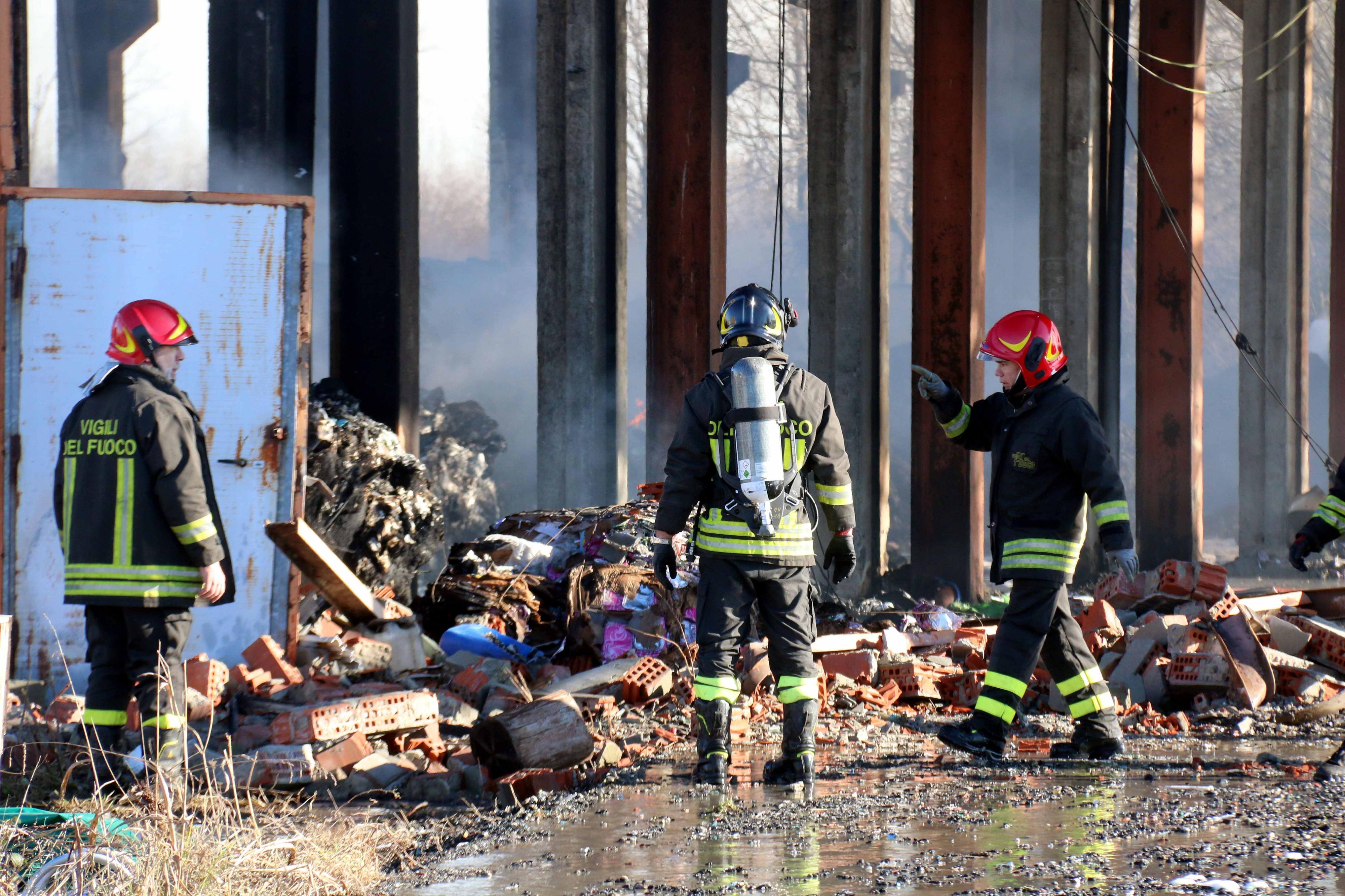 Incendio in capannone a Corteolona sindaco Gente giustamente è