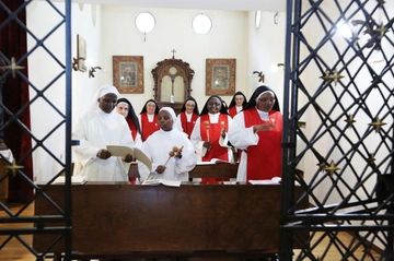 Come vive una suora di clausura: la storia segreta del convento delle Sacramentine di Monza