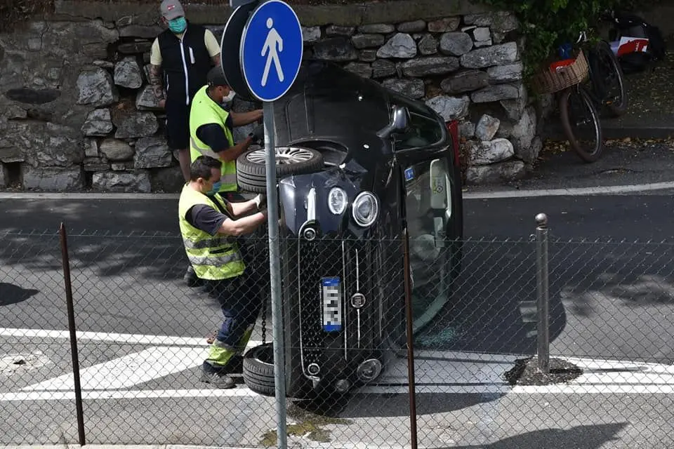 Iseo, spettacolare incidente in via Cerca/ FOTO