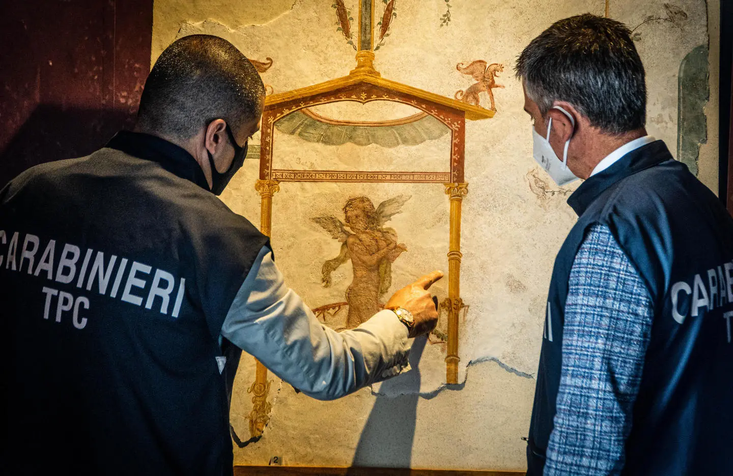 Trafugati a Pompei, gli strappi di affresco erano nella villa di un imprenditore