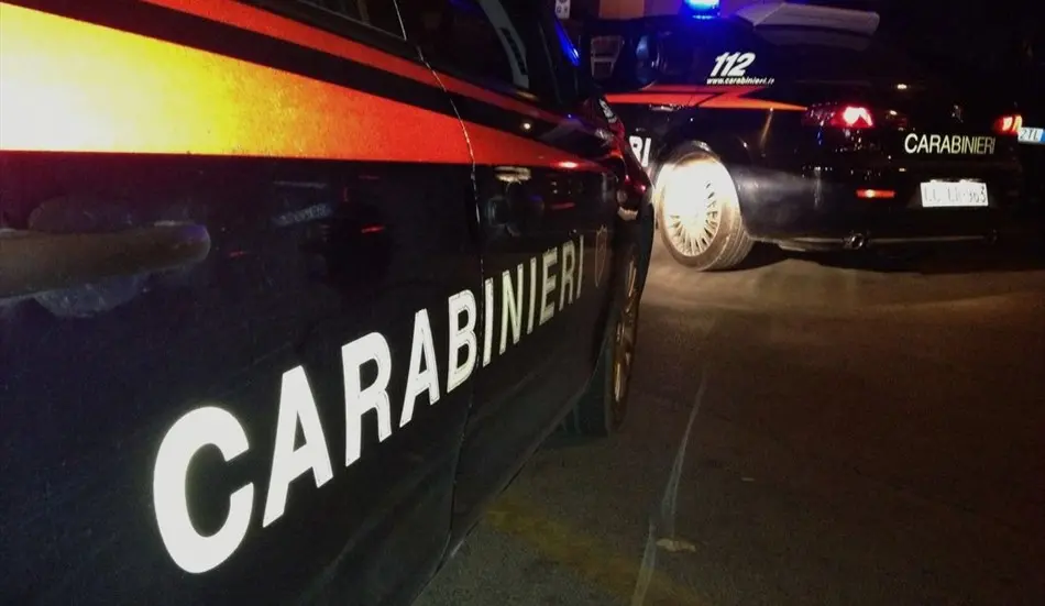 Vergiate, colpi d'arma da fuoco contro un'auto: paura nella notte