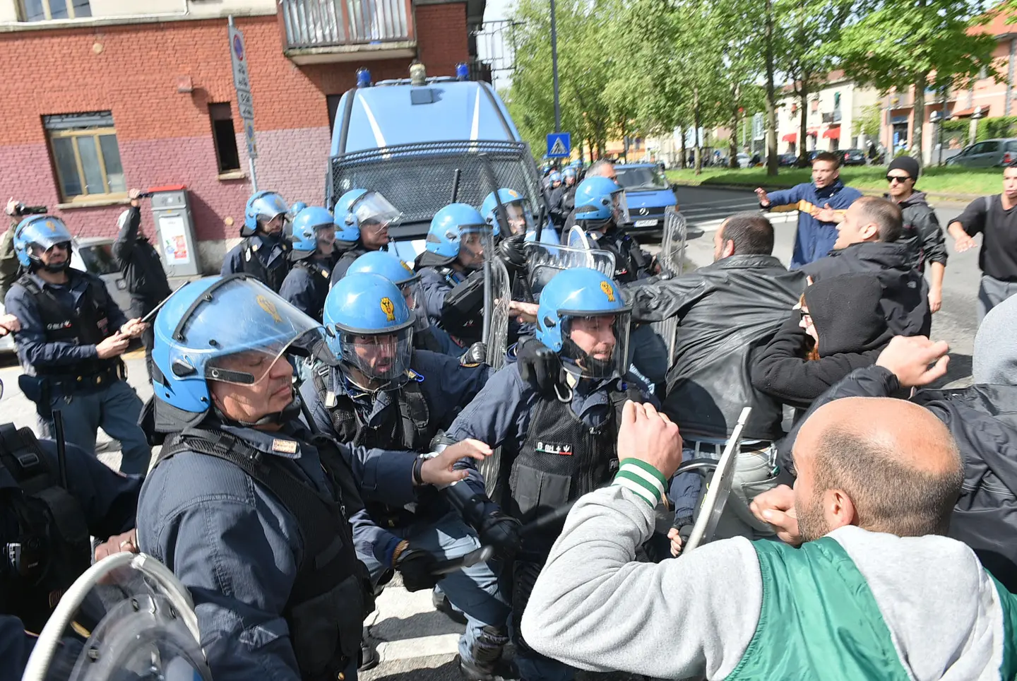 Corvetto, l’ennesimo raid degli abusivi