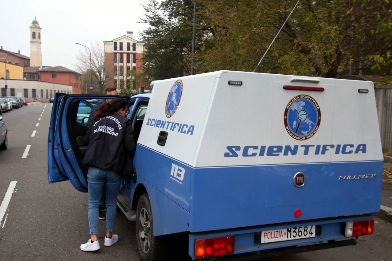 Omicidio in via Lope de Vega, l'arrivo della Scientifica