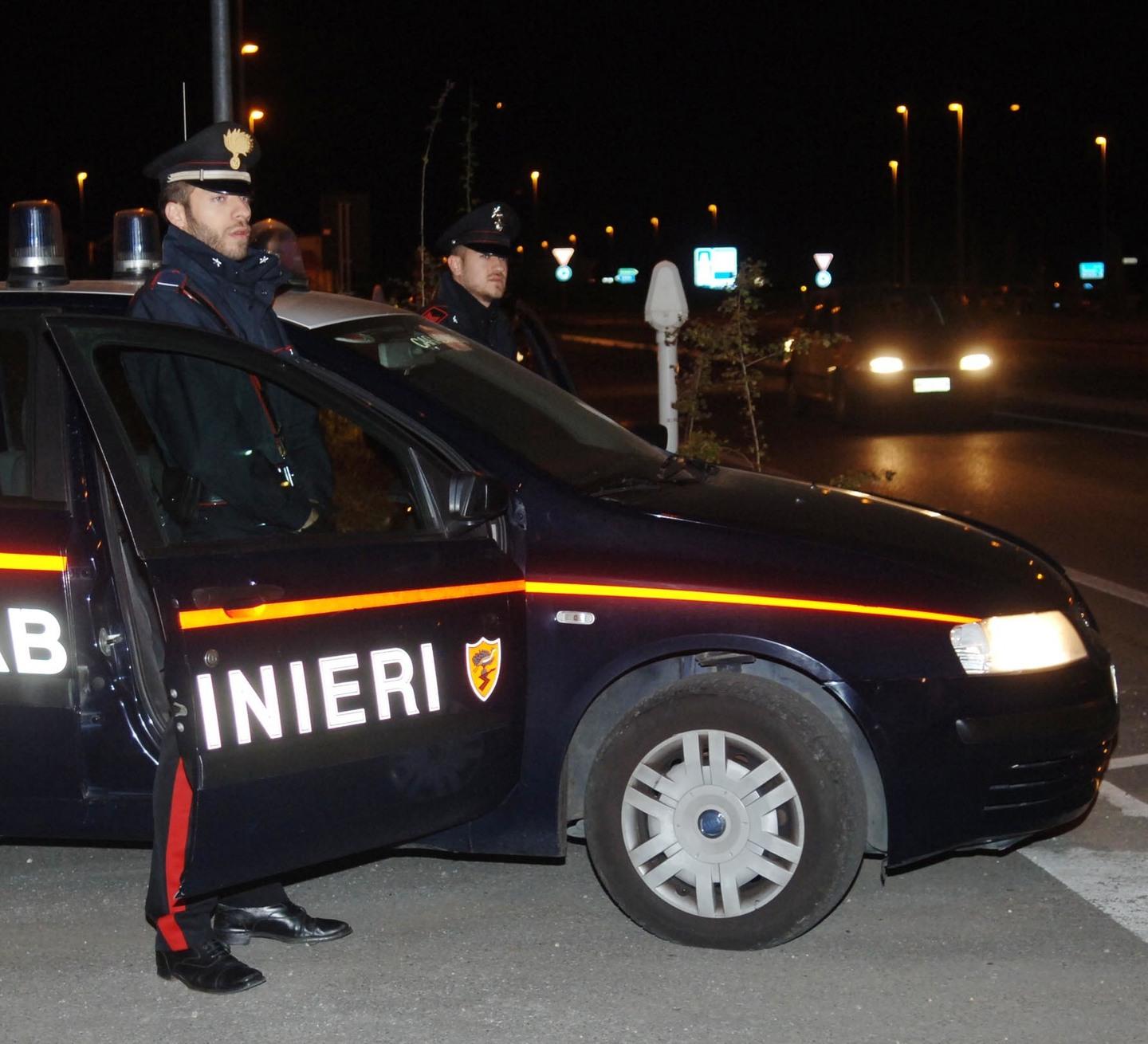 Rapina Villa Guardia Irrompono In Casa Con Le Asce Limprenditore