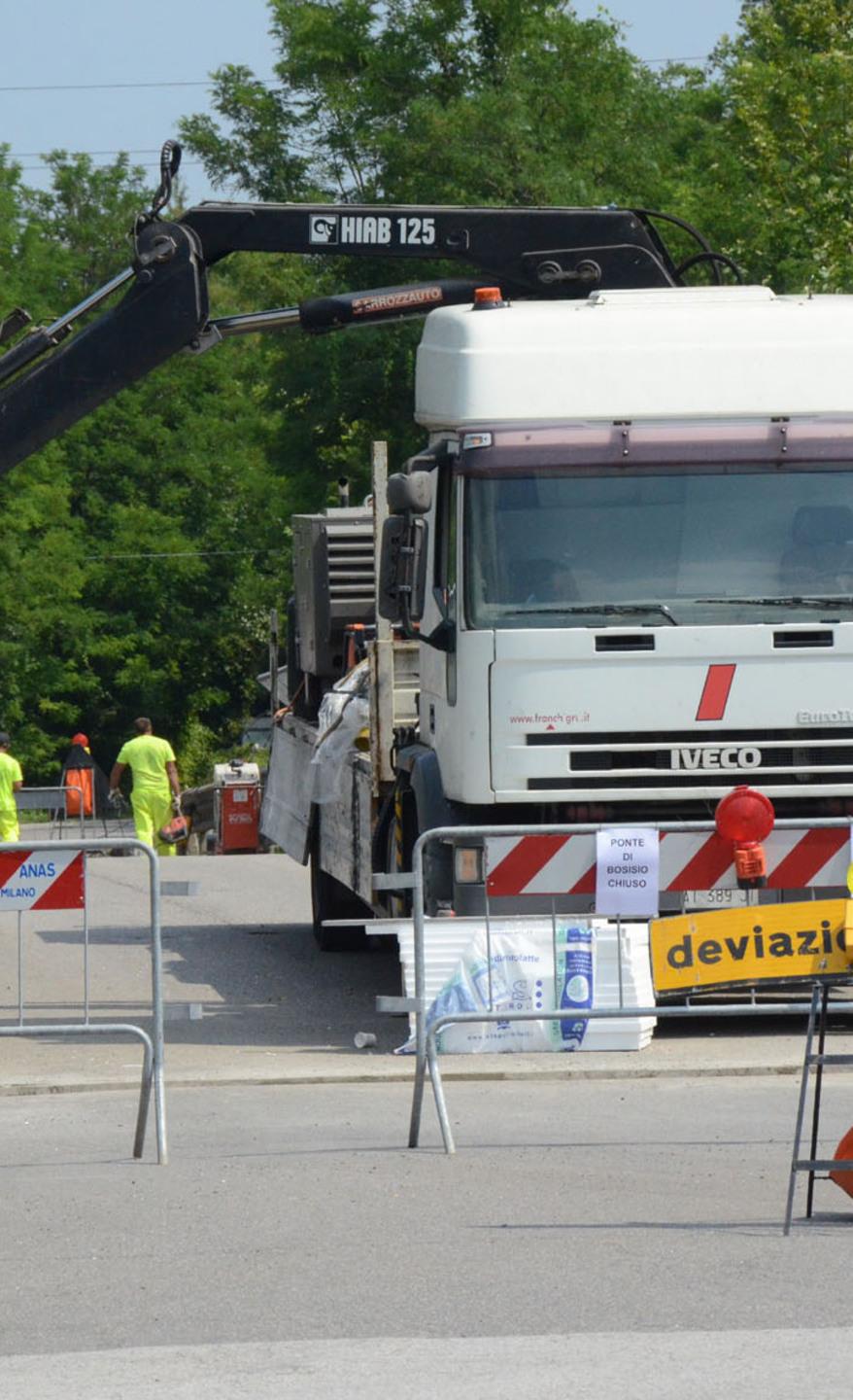 Strada Statale Il Cavalcavia Di Bosisio Parini Resta Chiuso