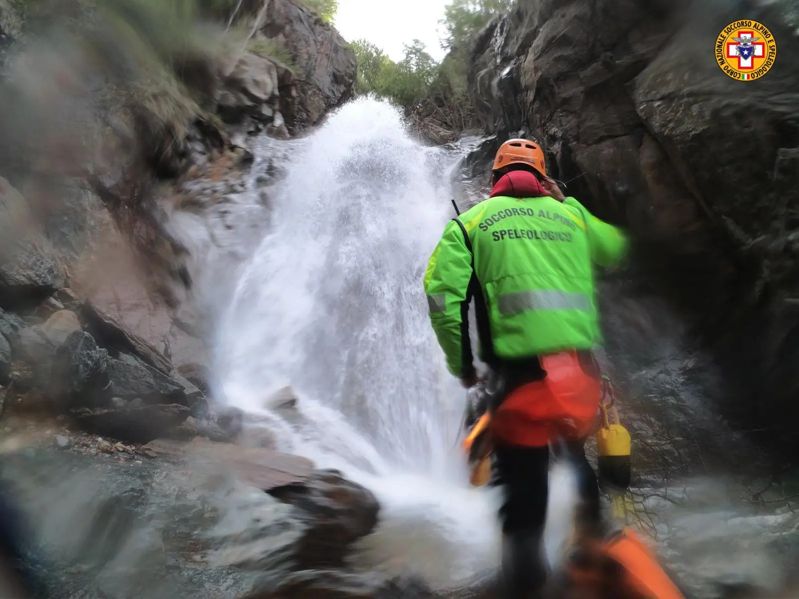 Maccagno, travolto dal torrente: ritrovati i suoi vestiti