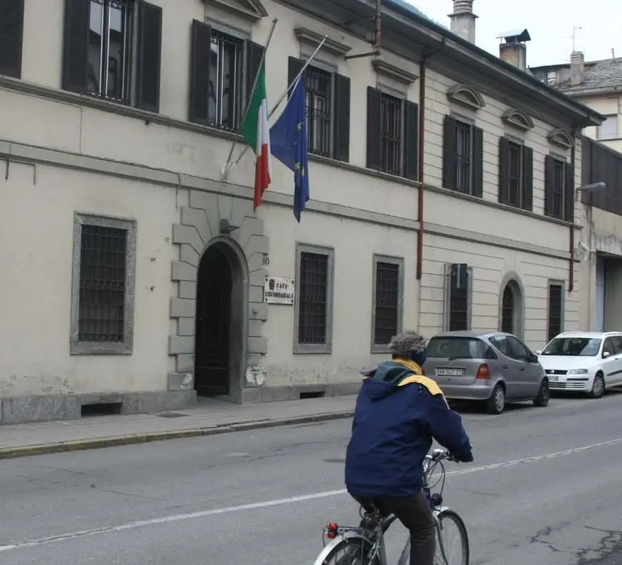 Detenuto aggredisce ispettore di Polizia