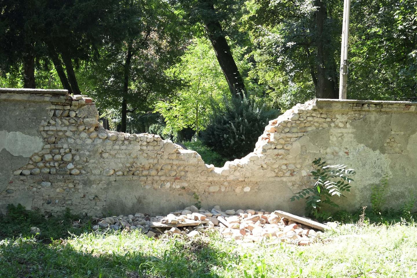 Monza Crolla Un Altro Tratto Del Muro Della Villa Reale