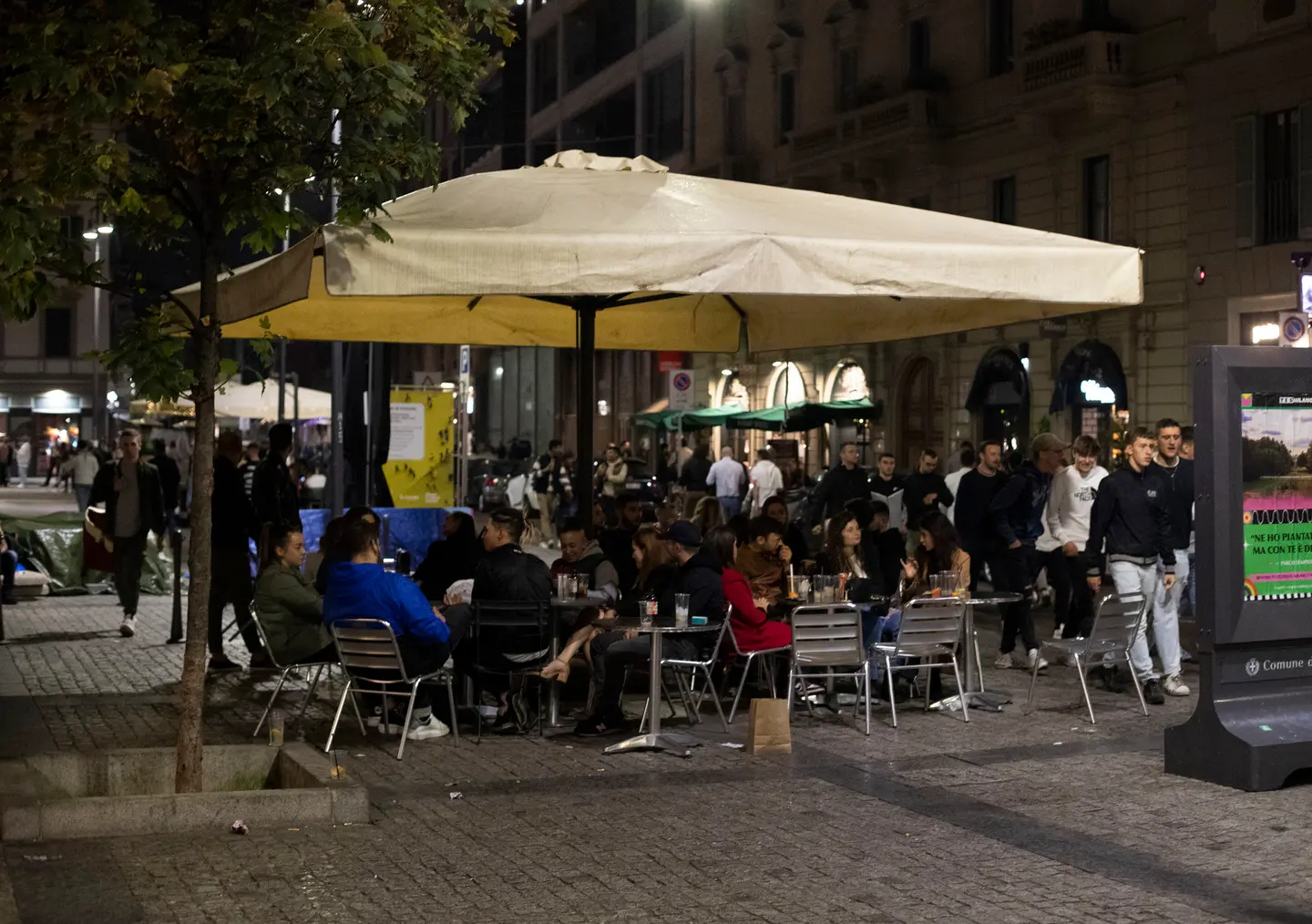 Corso Garibaldi, regole solo sulla carta. I gestori: "Abbiamo il dovere di lavorare"