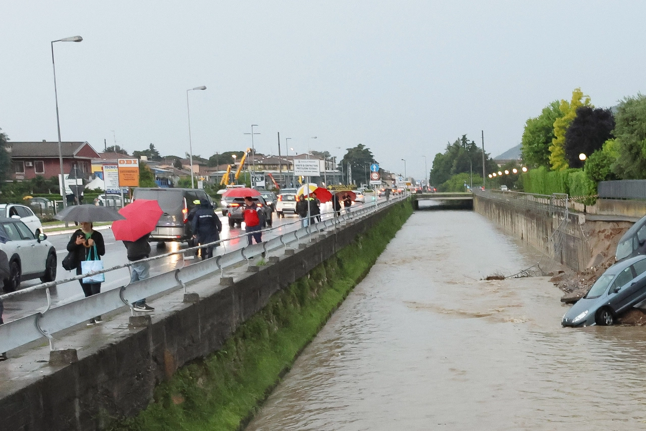 Le auto finite nel fiume a Rezzato