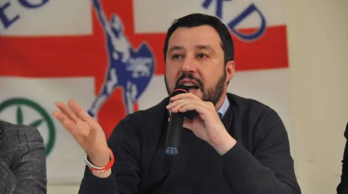 Migranti, Matteo Salvini alla diocesi di Bergamo: "Vogliono scomunicarmi"