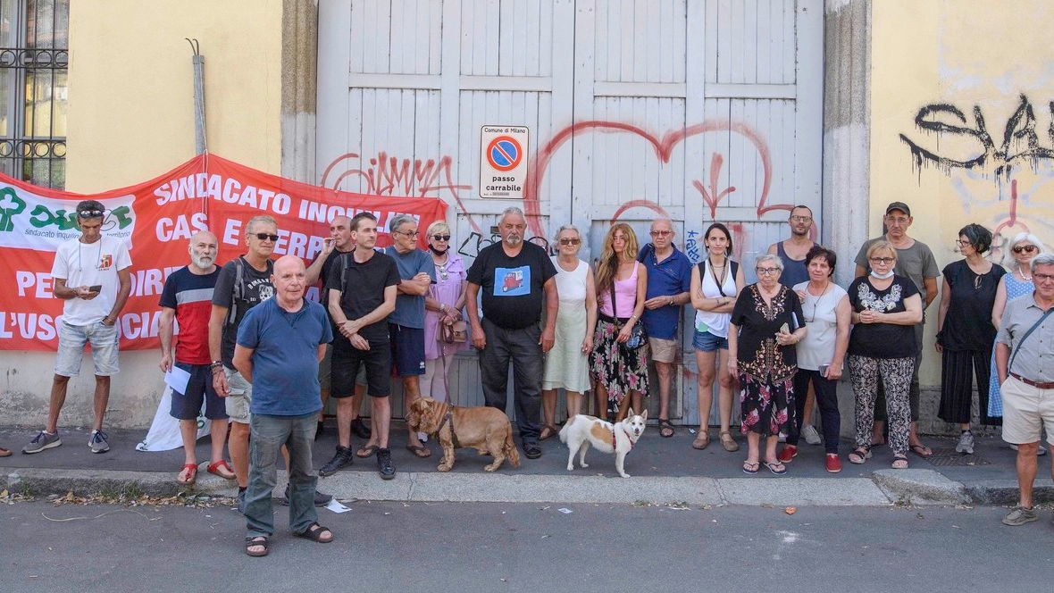 Gli inquilini di Via Dardanoni 10 a Lambrate hanno ottenuto un nuovo rinvio dello sfratto