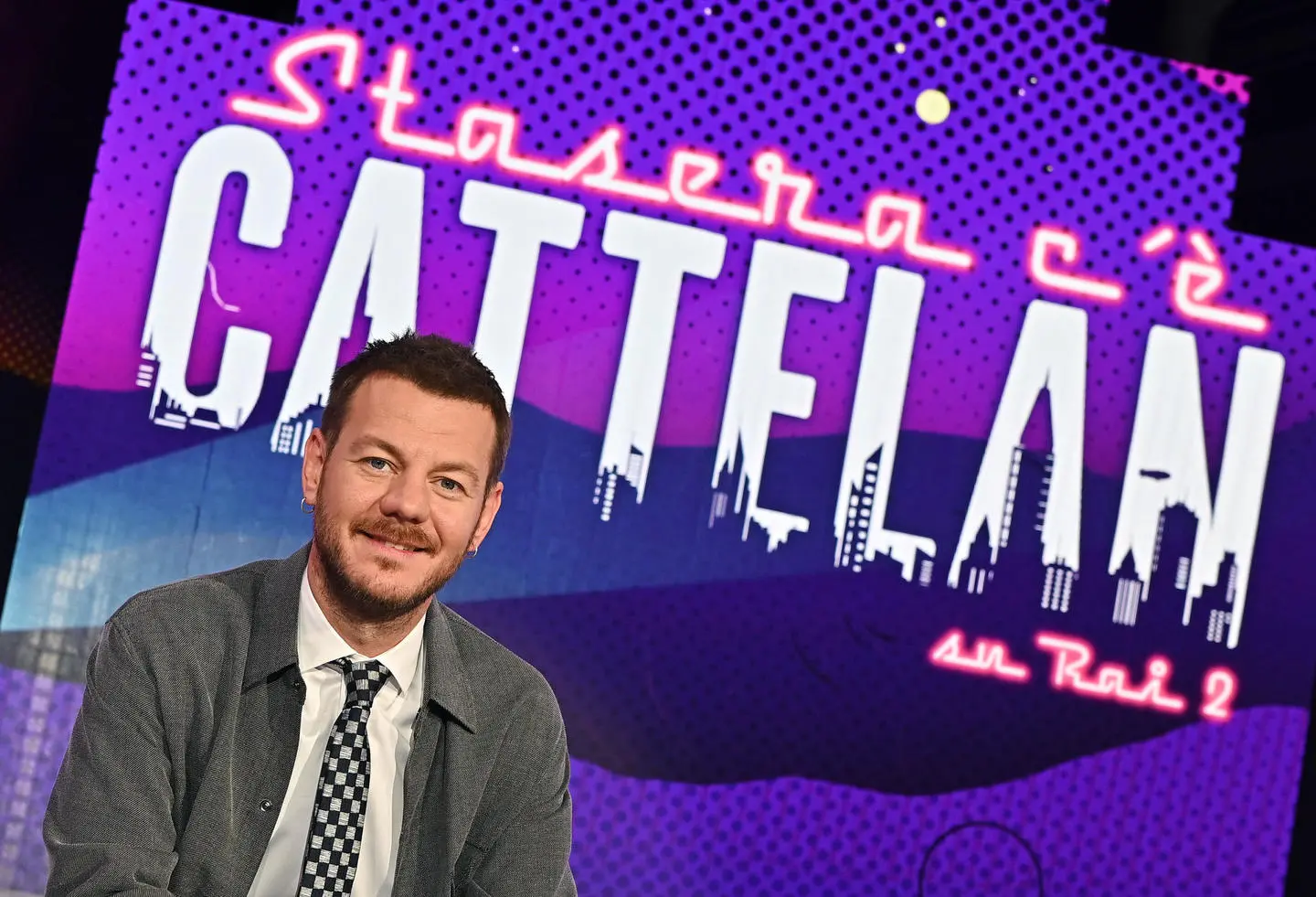 Stasera c'è Cattelan. Torna il late night show più amato. Quando, dove, orario e ospiti