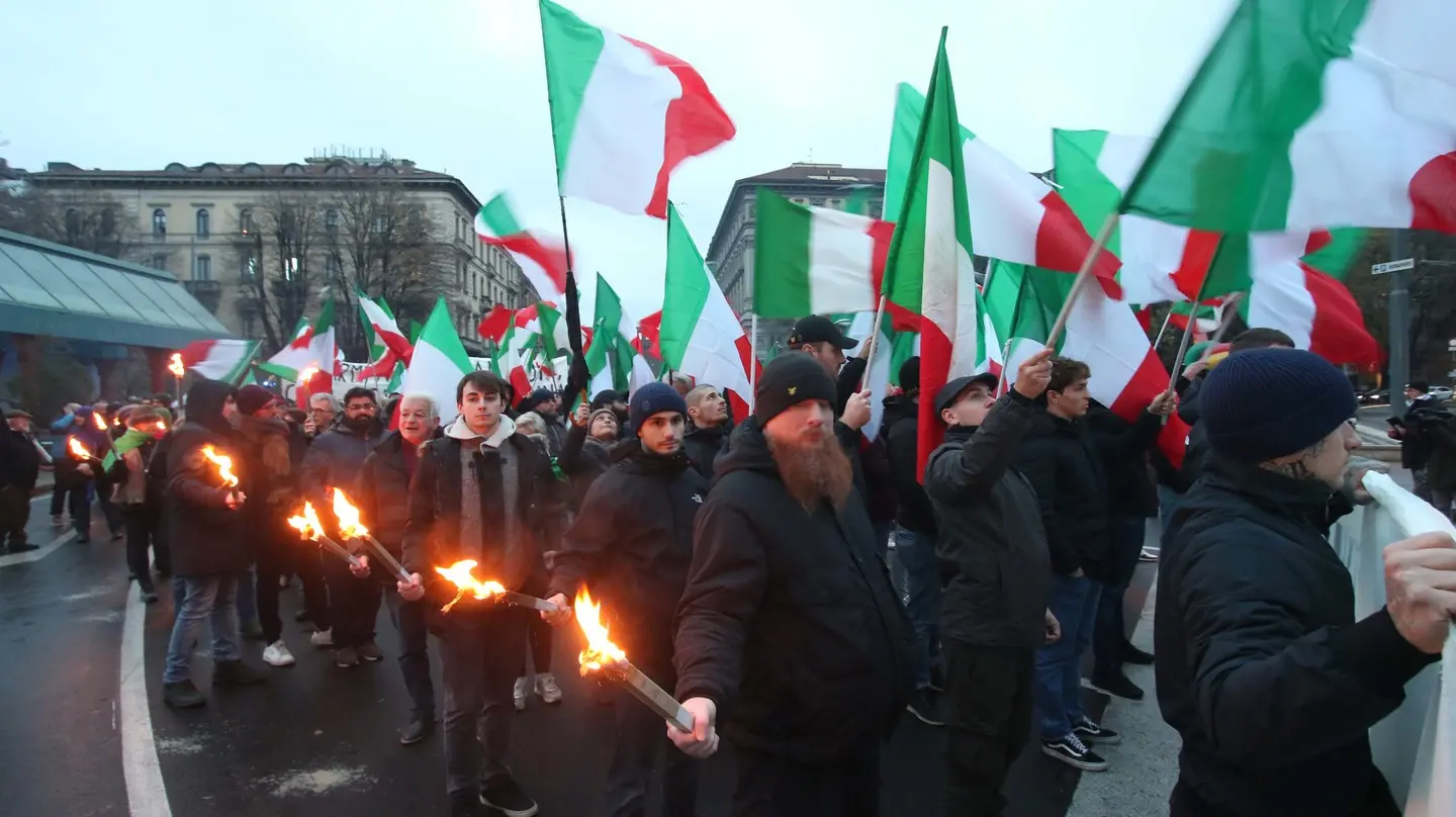 Milano, estrema destra in piazza contro guerra in Ucraina e sanzioni alla Russia