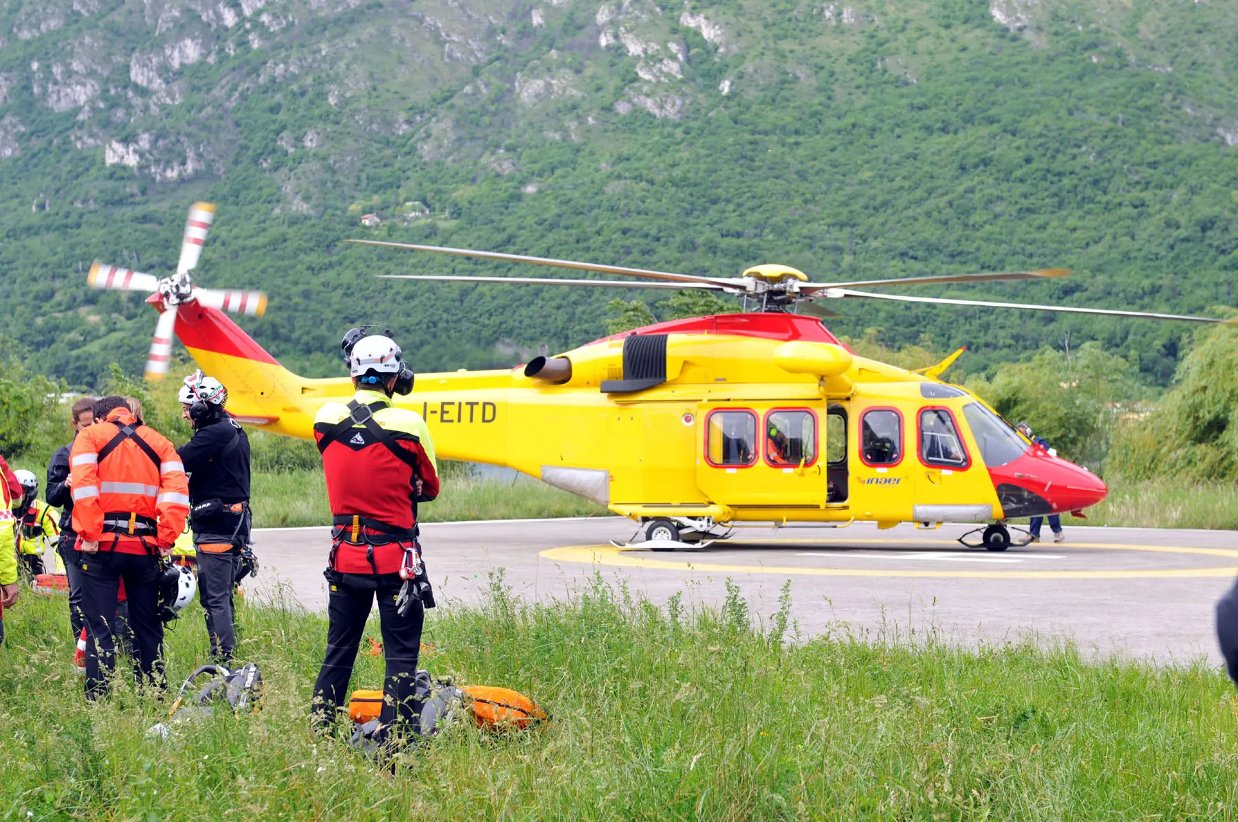 Cornalba, incidente in montagna: Soccorso alpino in azione