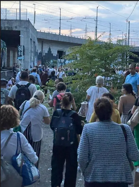 Treno fermo, 400 passeggeri bloccati