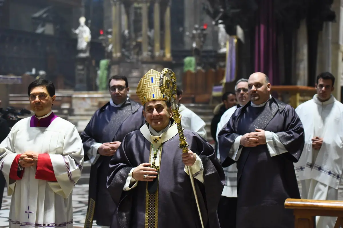 Erba, la Via crucis con l'arcivescovo monsignor Mario Delpini