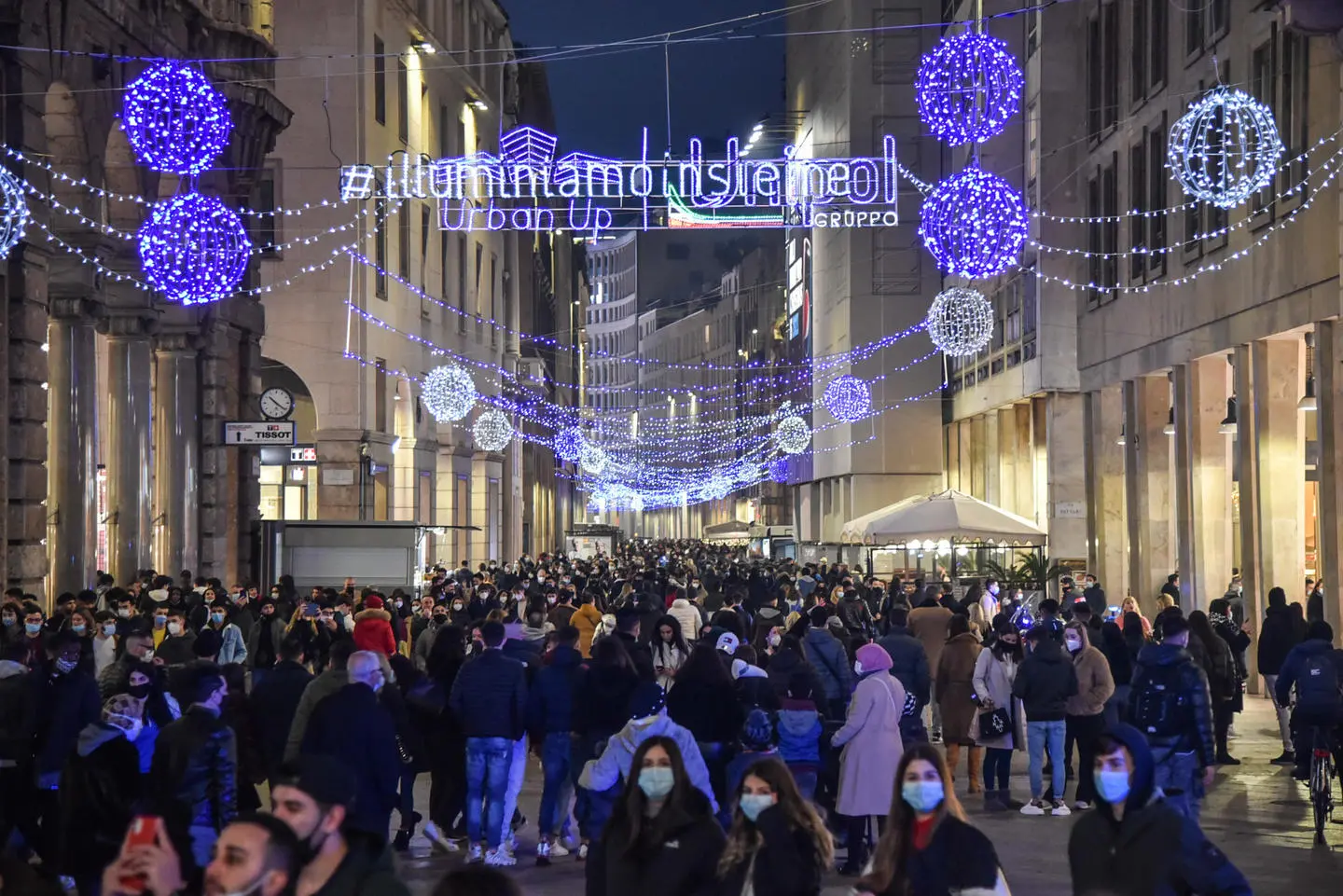 Milano, Sala: "Luminarie di Natale? Più contenute (e a led), ma si faranno"