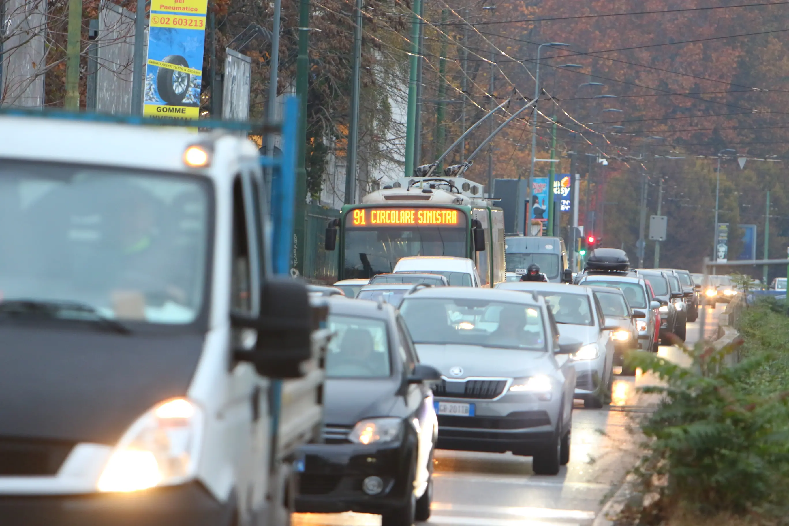 Smog a Milano, fa causa a Comune e Regione: "L'inquinamento mi ha fatto ammalare"