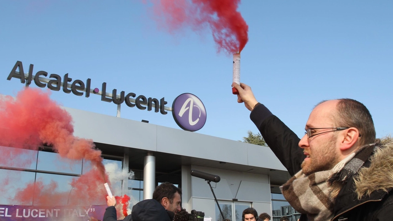 Recenti proteste dei lavoratori davanti alla sede vimercatese dell’Alcatel-Lucent