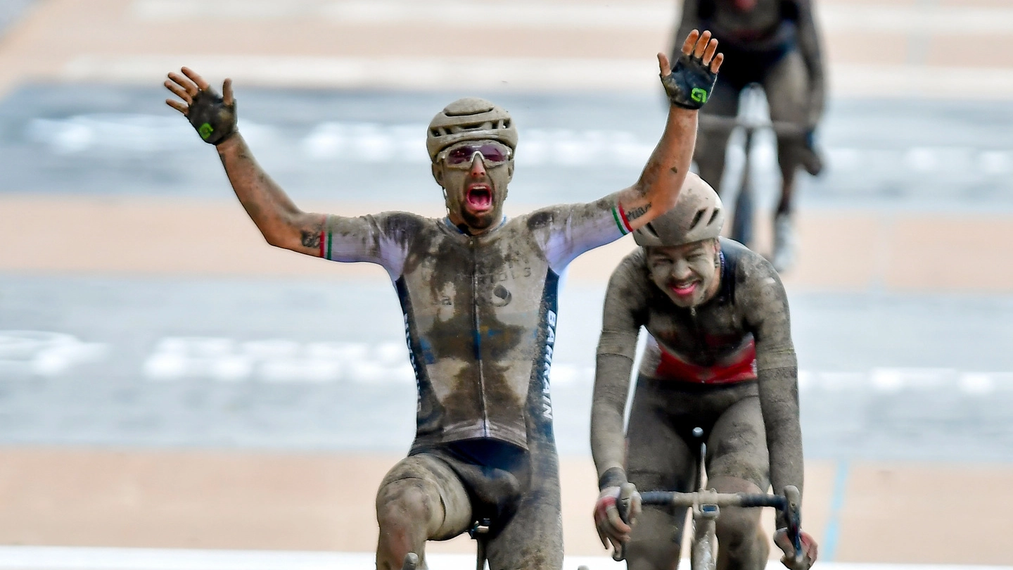 Sonny Colbrelli trionfa alla Parigi-Roubaix 2021