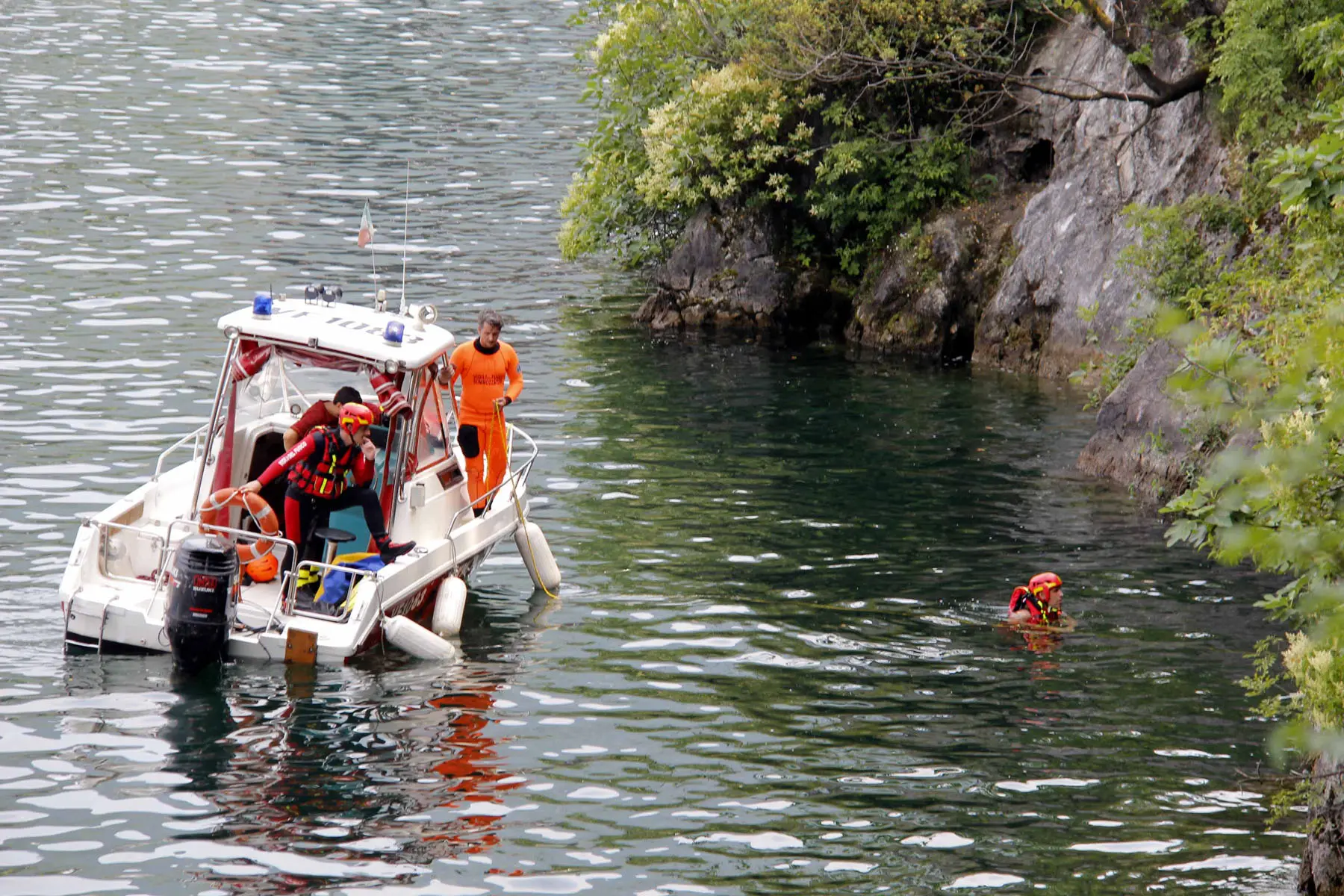 Malgrate, tuffo fatale. "Impensabile chiudere il lago"