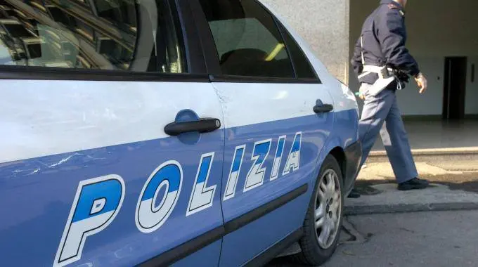 Sondrio, sguardo di troppo alla moglie: il marito gli stacca a morsi un pezzo di orecchio