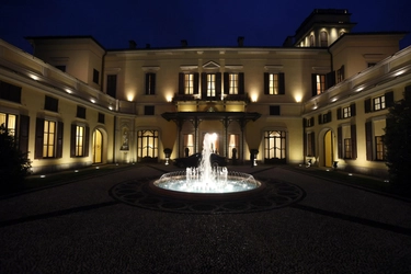 Silvio Berlusconi, i figli mettono in vendita le proprietà immobiliari. Ma Villa San Martino non si tocca