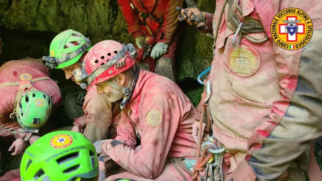 Ottavia Piana, ecco come è stata salvata la speleologa intrappolata nella grotta – IL VIDEO