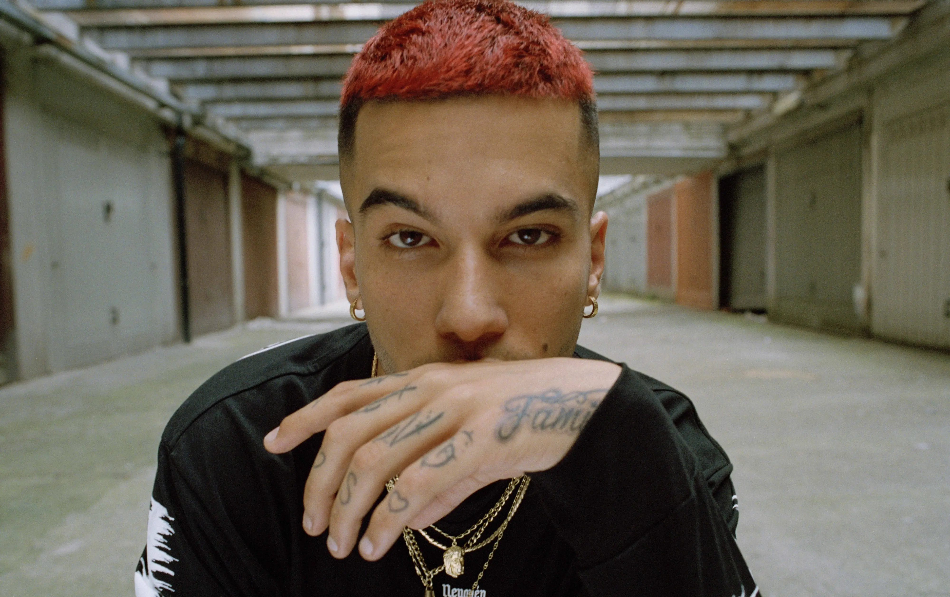 Sfera Ebbasta rinvia ancora il Famoso tour 2022: ecco le nuove date dei concerti