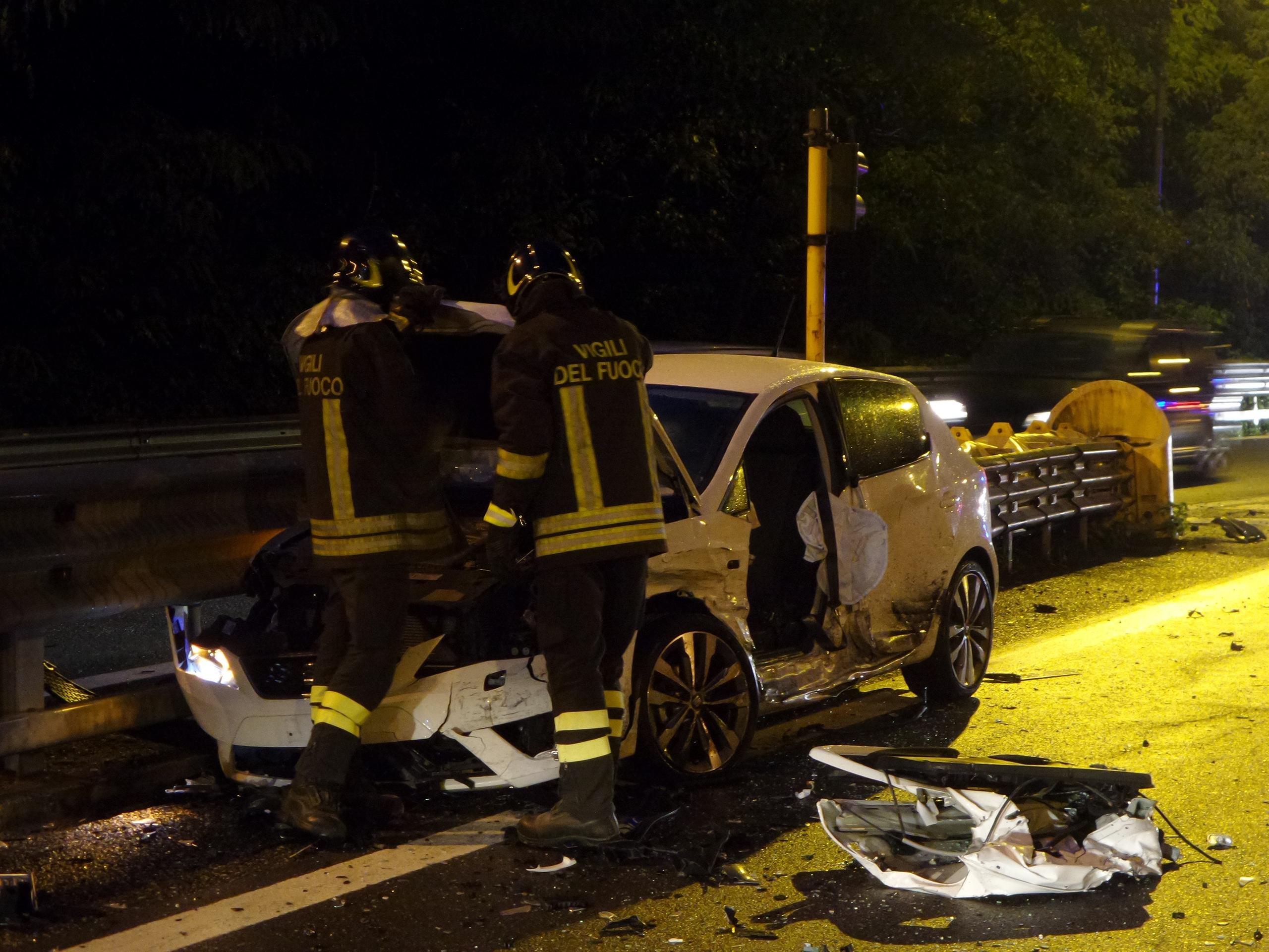 Incidente A Sondrio Scontro Tra Auto Sulla Tangenziale Due Persone Ferite