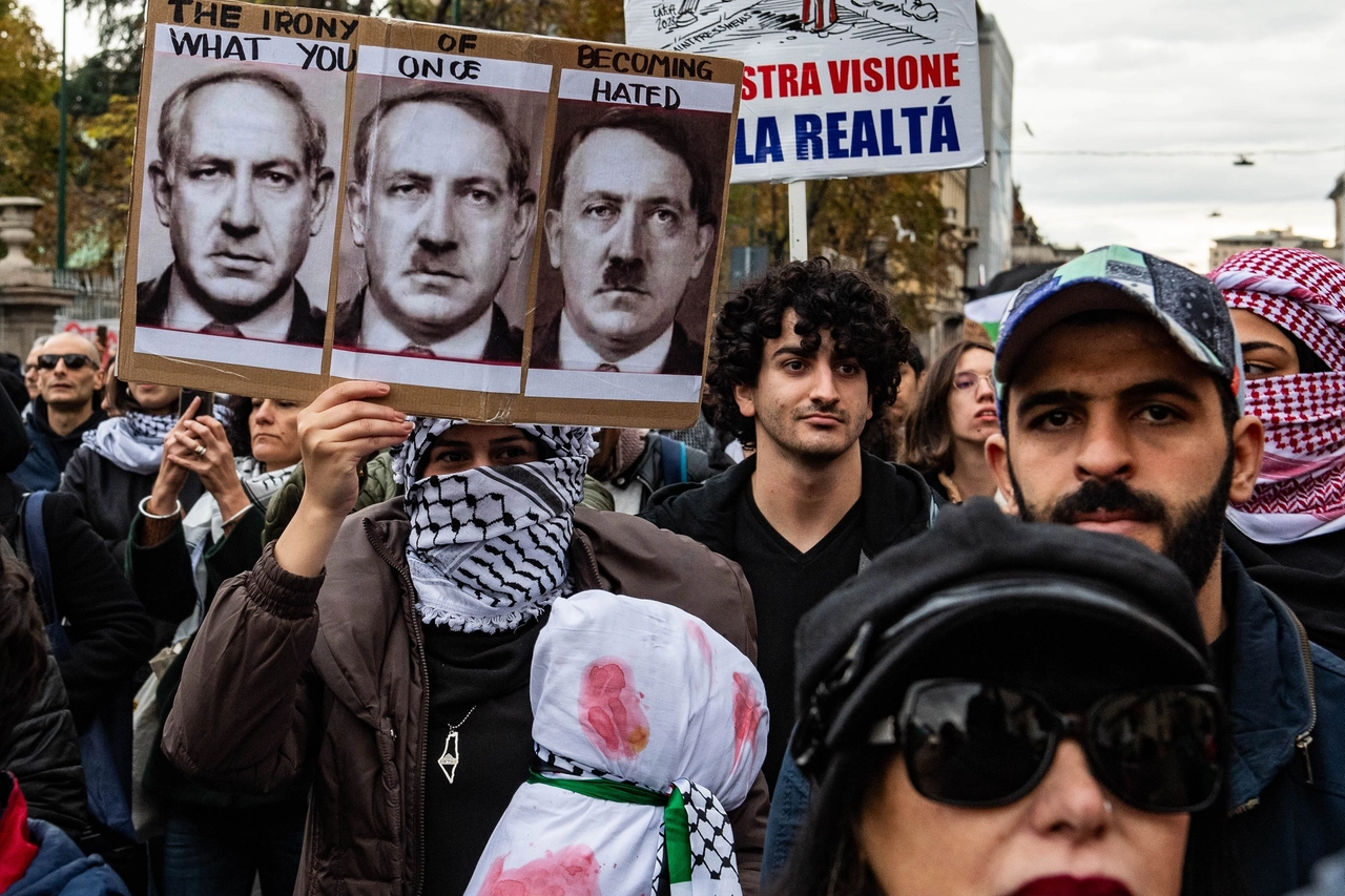 Il corteo pro Palestina a Milano (Foto Fasani)