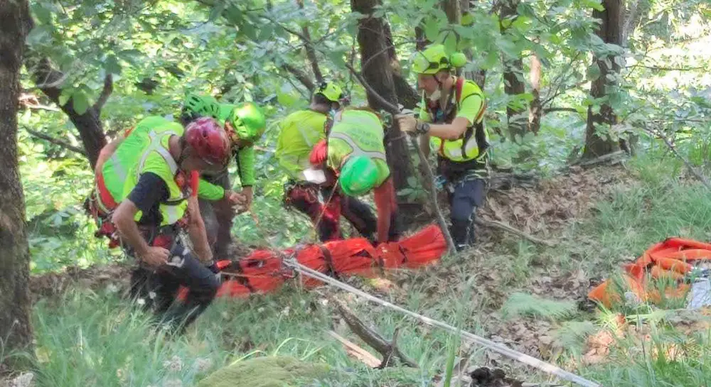 Perledo, ragazzino di 12 anni cade in una scarpata: soccorso con l'eliambulanza