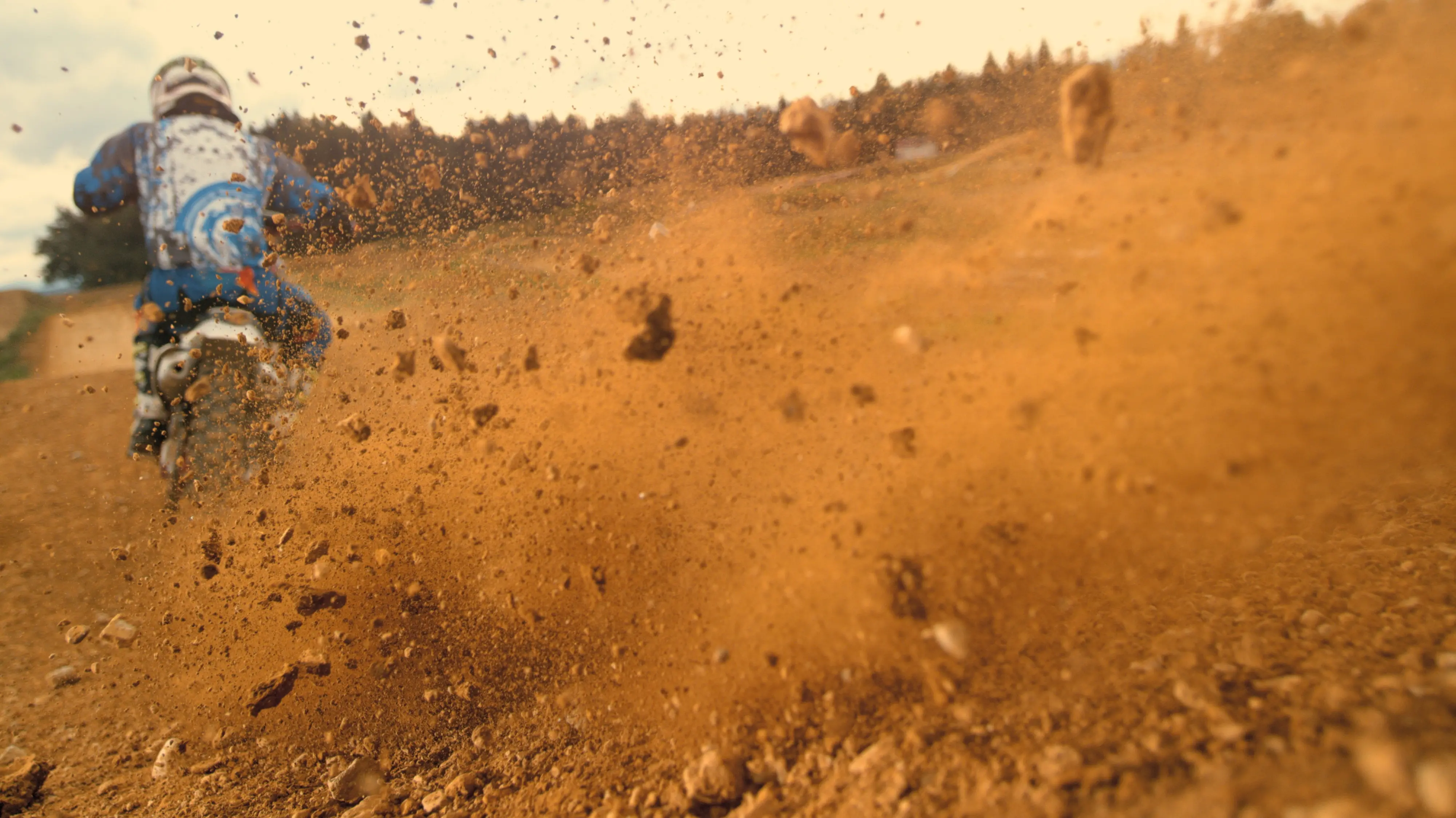 Cremona, schianto dopo un salto sulla pista da motocross: grave 38enne milanese