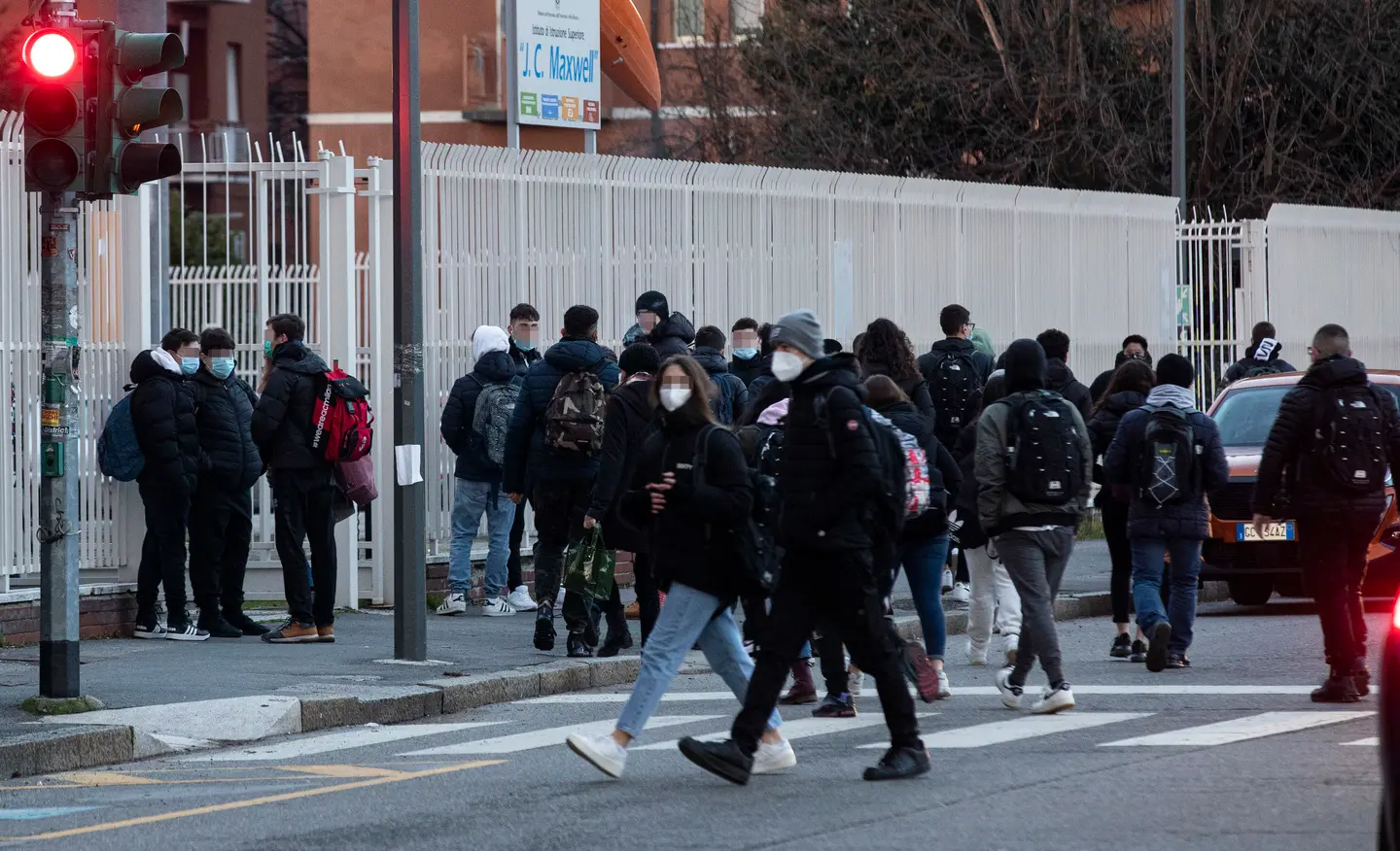 Milano zona gialla: il sistema trasporti regge, sotto esame l'orario dei negozi