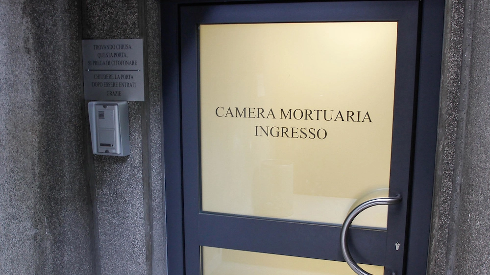 L’ingresso della camera mortuaria di Gallarate