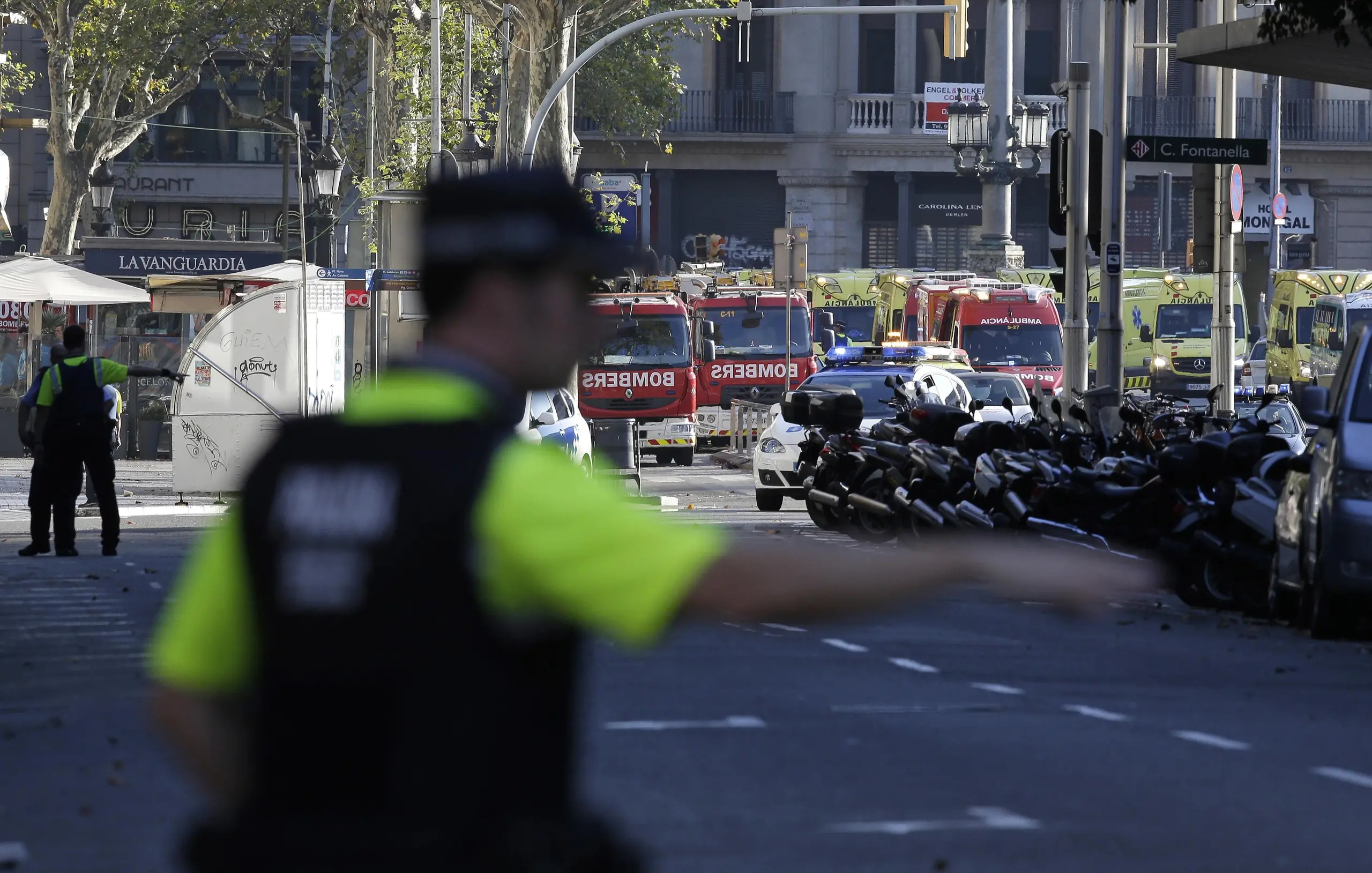 Attentato a Barcellona, Sala: atto ignobile. Maroni: belve feroci