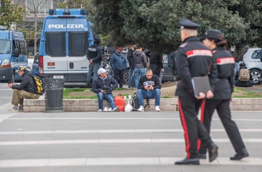 Milano, rapina in via Settala: picchiano e sfregiano un operaio che andava a lavoro in bici